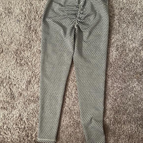 Scrunched butt leggings - Picture 3 of 7